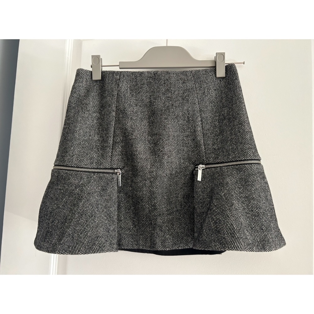 Michael Kors Flared mini skirt with zipper detail, size 4